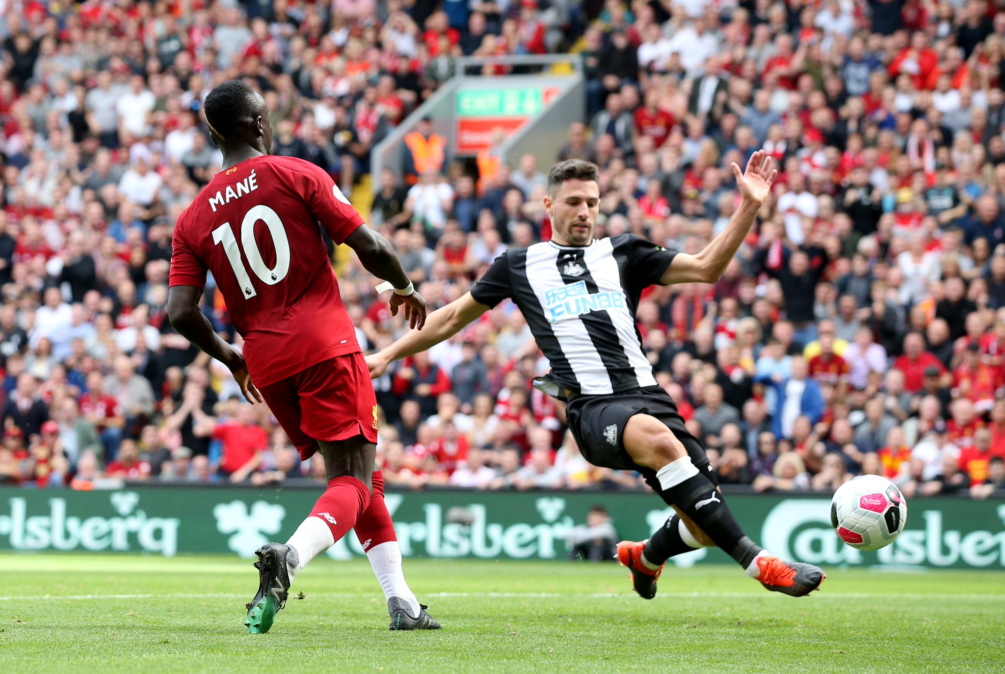 交媒体上关 交媒体上关